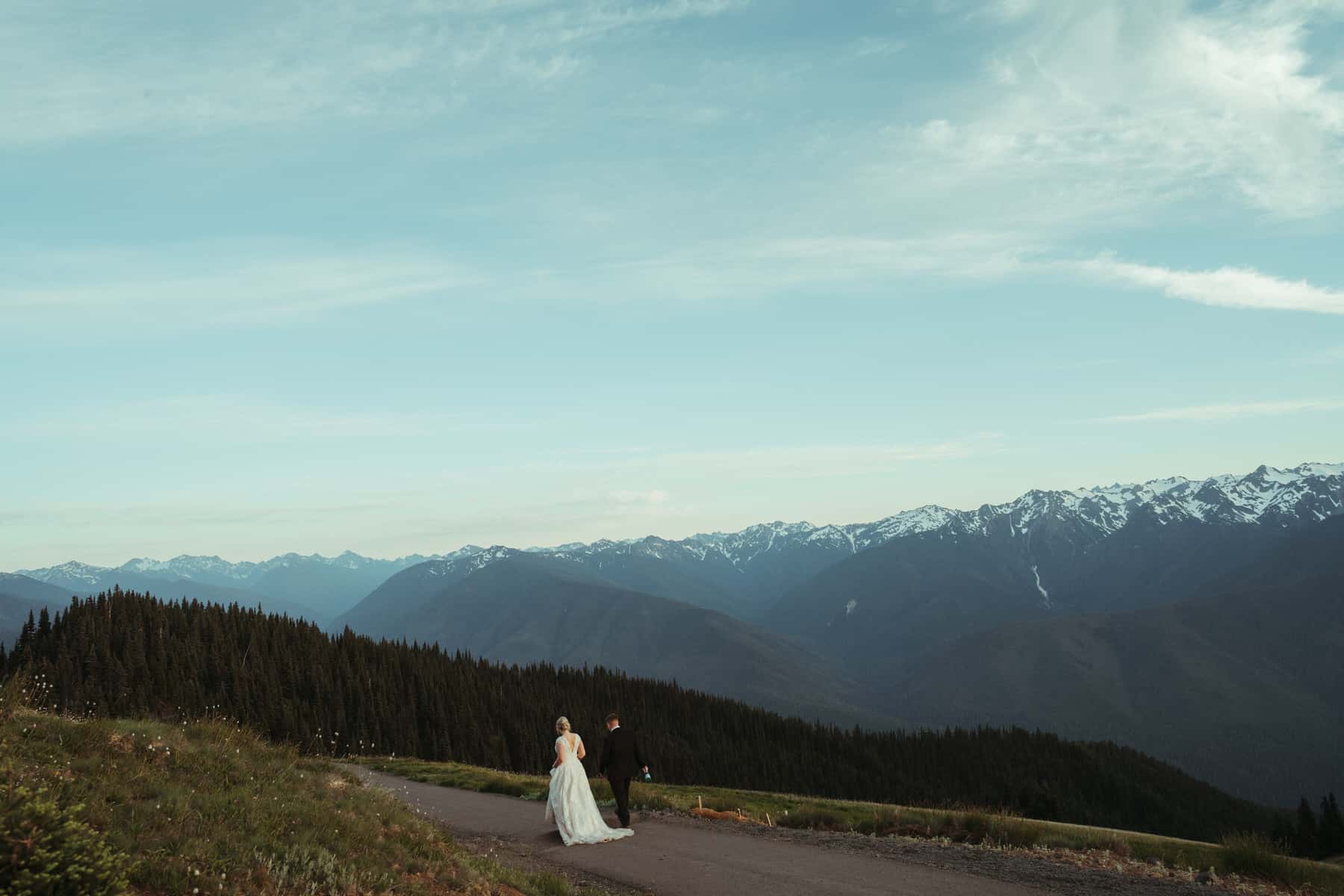 oregon elopement photographer-elopement in the mountains