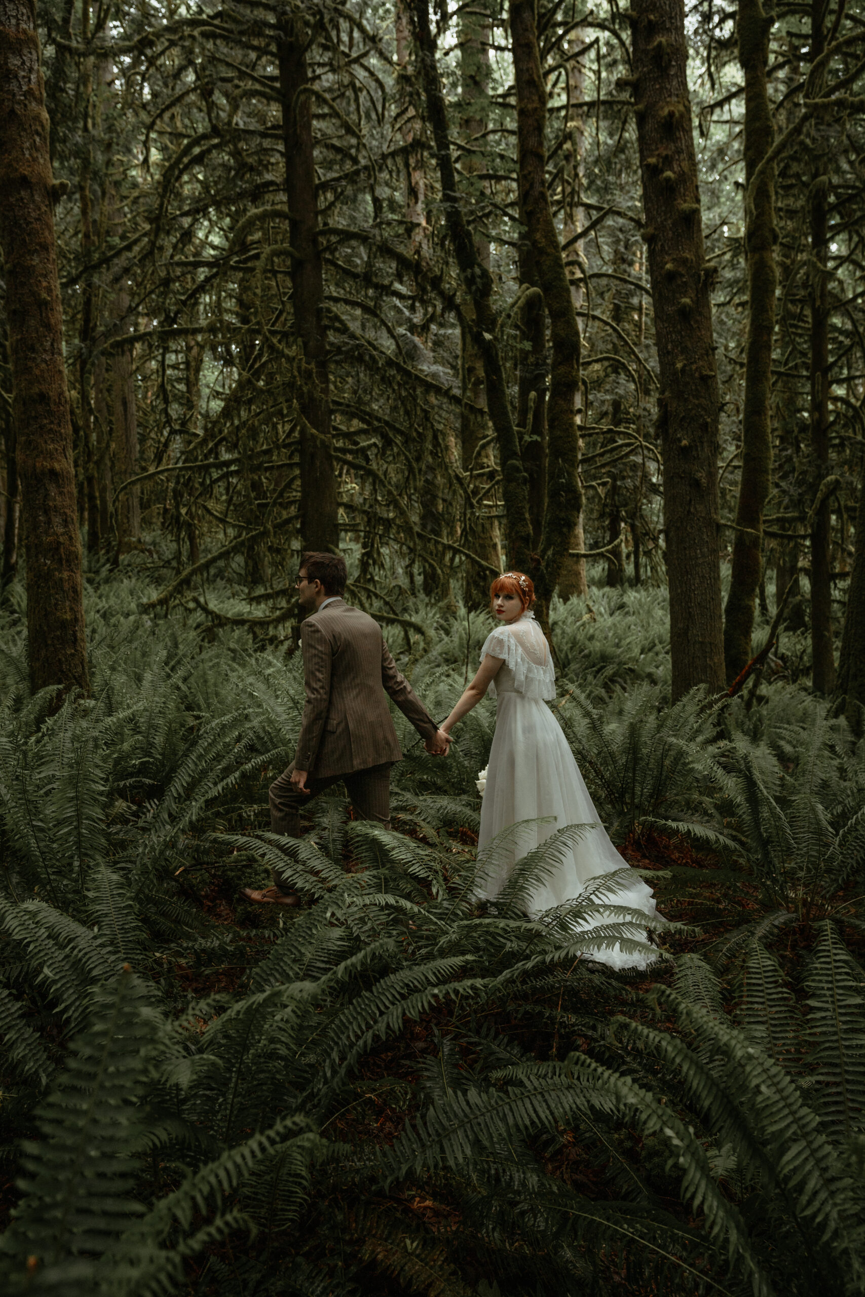 couple eloping in oregon forest